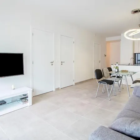 Sophisticated In Wiith A Sea View Apartment *